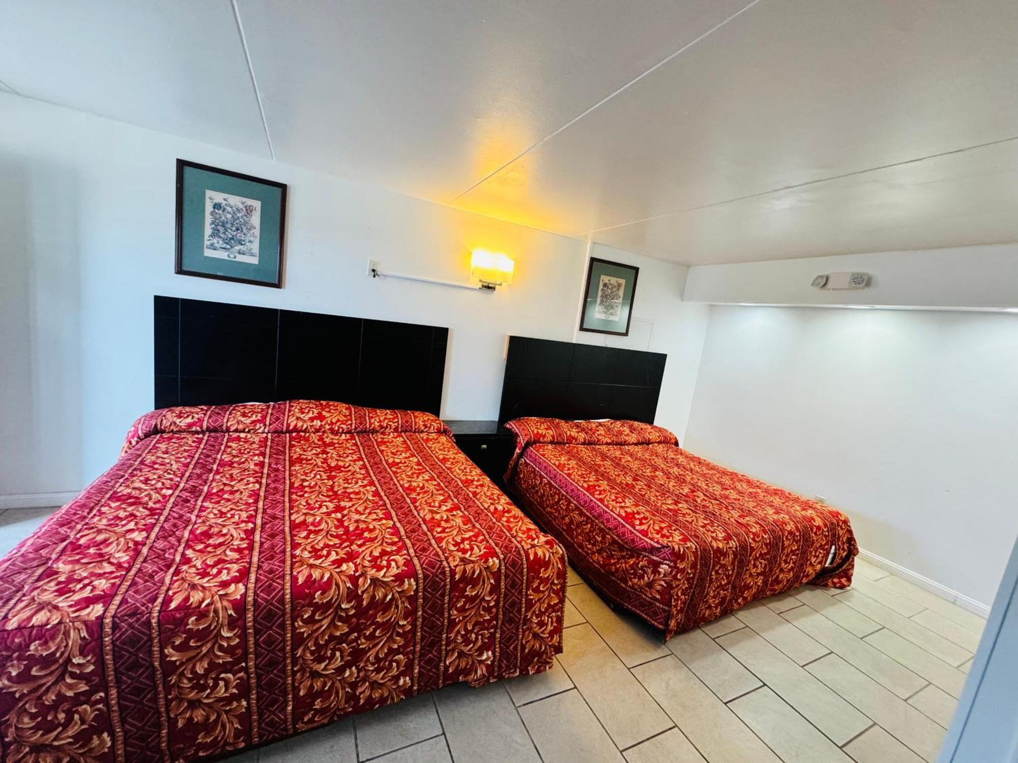 Skyview Manor Motel *